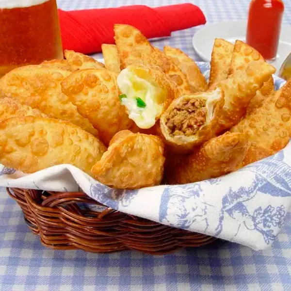 Pastel Misto Carne c/ Queijo